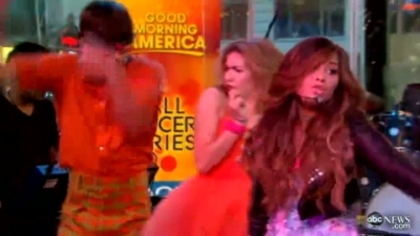Demzu (155) - Demi - September 19 - Good Morning America Performs Captures