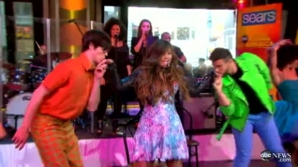 Demzu (188) - Demi - September 19 - Good Morning America Performs Captures