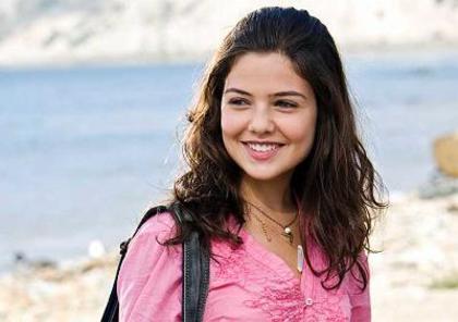 021110paige1_cst_feed_20100210_17_46_48_3199h282w400 - Danielle Campbell