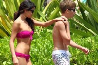 54828949_LAQBYTA2 - selena gomez