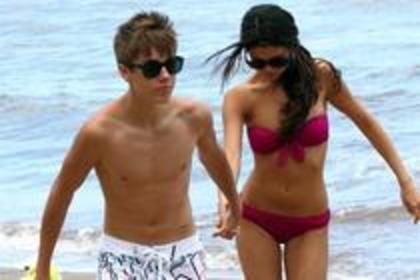 54828981_PPZZWRW2 - selena gomez