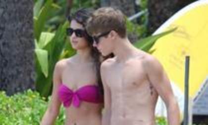 54828996_FISFYVW2 - selena gomez