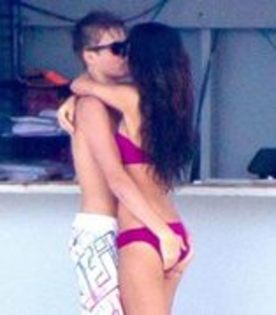 54829045_XTTFZQC2 - selena gomez