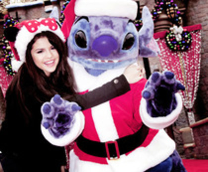 54840651_WQECJTQ2 - selena gomez