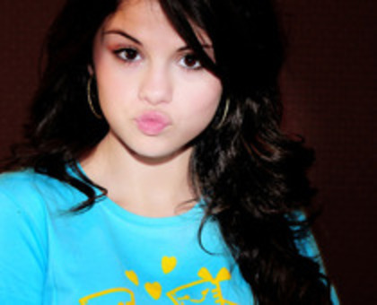 54840685_KGPHXUJ2 - selena gomez