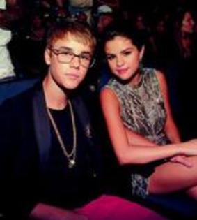 56685545_LQDYXBQ - selena gomez