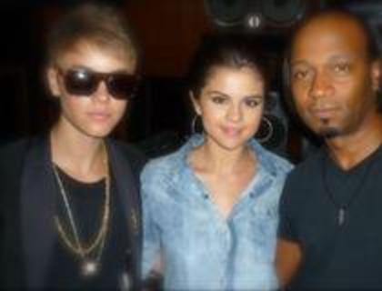 56685547_ZYFSBZA - selena gomez