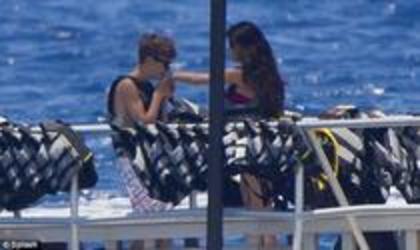 56685552_GKXHKYJ2 - selena gomez