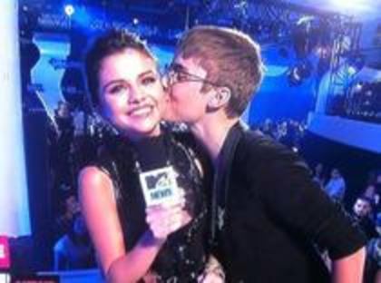 56685559_ASVGEIQ2 - selena gomez