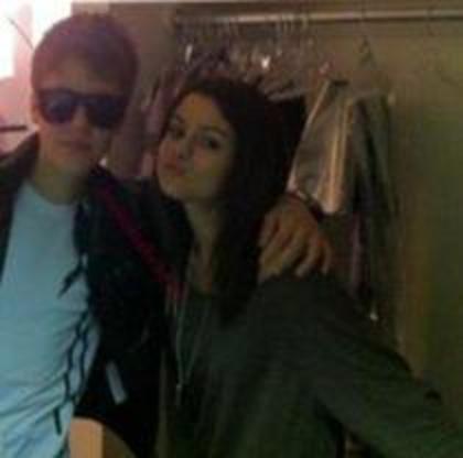 56685568_HDLTMET2 - selena gomez