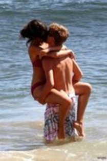 56685579_FPCKPWT2 - selena gomez