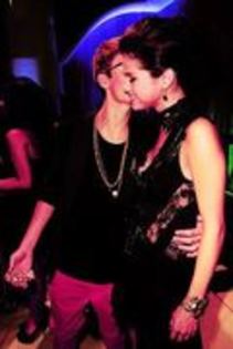 56685596_TTKKSLK - selena gomez