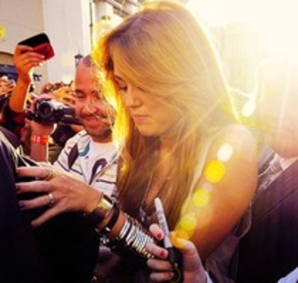 54455598_YPJRSTS2 - miley ciryus