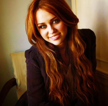 54458224_IIIPBCX2 - miley ciryus