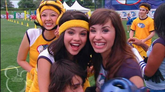 Demzu (5) - Demi - Demi Lovato - Disney Channel Games 2008 Random HDTV Caps