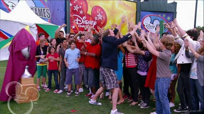 Demzu (16) - Demi - Demi Lovato - Disney Channel Games 2008 Random HDTV Caps