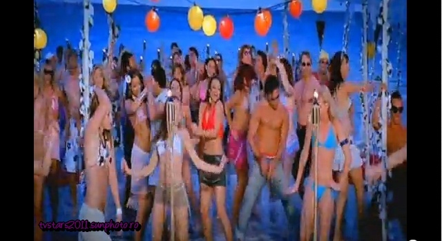 Salaam Namaste song (12)