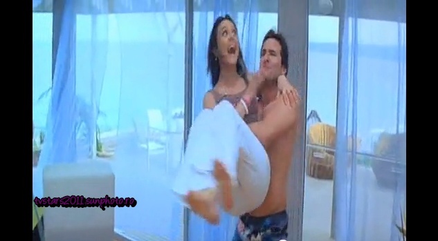 My Dil Goes Mmmm song (11) - Filmul - Salaam Namaste