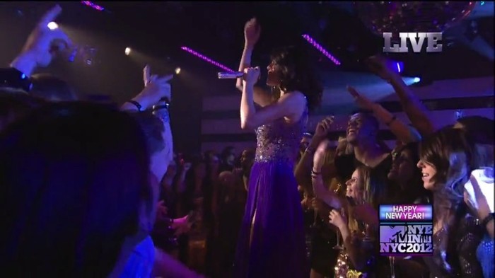 bscap0180 - Selena Gomez-Demi Lovato At The MTV NYE