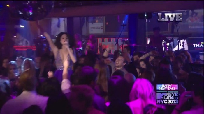 bscap0191 - Selena Gomez-Demi Lovato At The MTV NYE