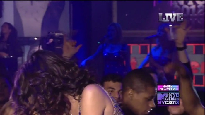 bscap0201 - Selena Gomez-Demi Lovato At The MTV NYE
