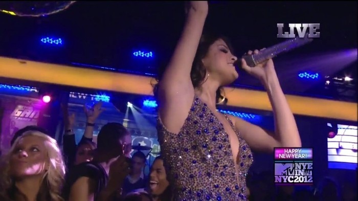 bscap0204 - Selena Gomez-Demi Lovato At The MTV NYE