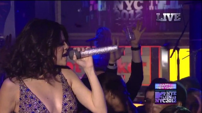 bscap0205 - Selena Gomez-Demi Lovato At The MTV NYE