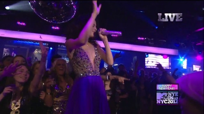 bscap0226 - Selena Gomez-Demi Lovato At The MTV NYE