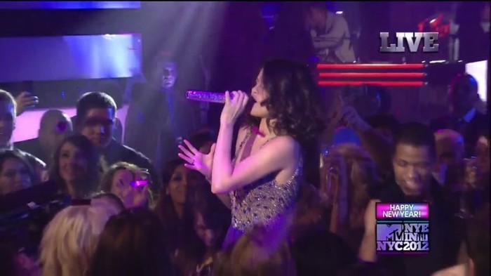 bscap0230 - Selena Gomez-Demi Lovato At The MTV NYE