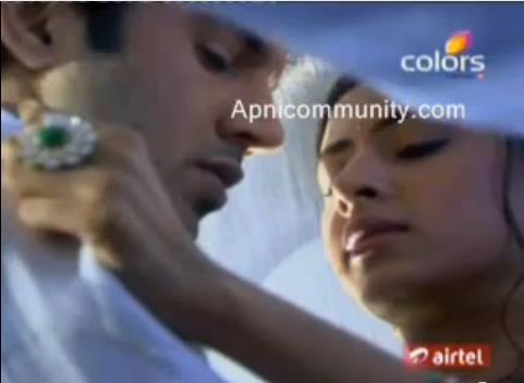 374787_301449286565470_192473864129680_866425_697881947_n - Abhay and phulwa love scenes