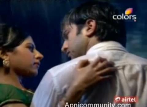 378677_301454896564909_192473864129680_866479_304168637_n - Abhay and phulwa love scenes