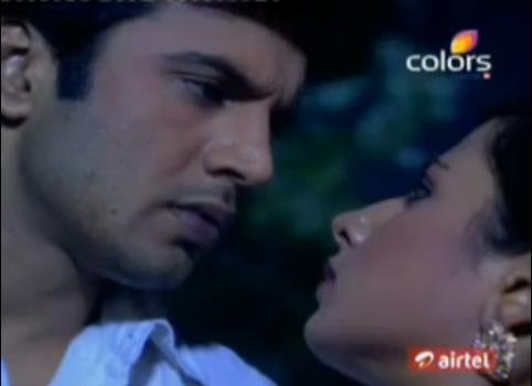 380825_301448726565526_192473864129680_866416_56479383_n - Abhay and phulwa love scenes