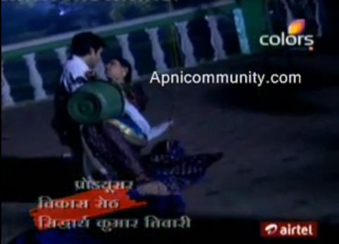 383656_301448406565558_192473864129680_866412_768455627_n - Abhay and phulwa love scenes