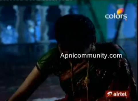 390317_301452393231826_192473864129680_866452_645572978_n - Abhay and phulwa love scenes