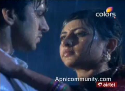 393840_301455123231553_192473864129680_866480_186928055_n - Abhay and phulwa love scenes