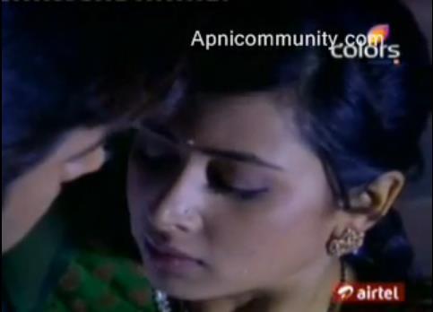 395616_301448553232210_192473864129680_866414_1048587547_n - Abhay and phulwa love scenes