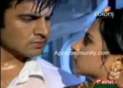 396737_301457943231271_192473864129680_866493_401454892_a - Abhay and phulwa love scenes
