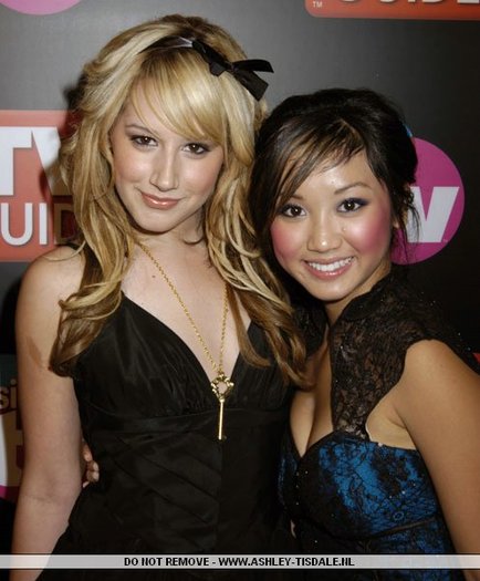 Ashley Tisdale si Brenda Song