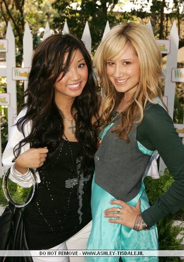 Ashley Tisdale si Brenda Song - A VEDETE DISNEY