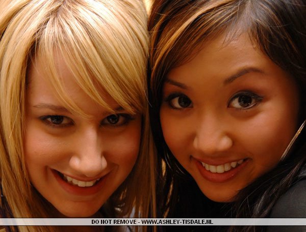 Ashley Tisdale si Brenda Song