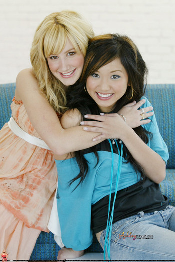 Ashley Tisdale si Brenda Song