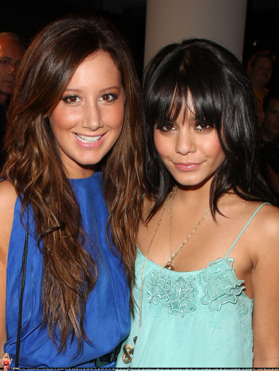 Ashley Tisdale si Vanessa Hudgens - VANESSA HUDGENS SI ASHLEY TISDALE