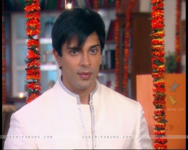 33083-karan-singh-grover-in-dmg - DILL MILL GAYYE