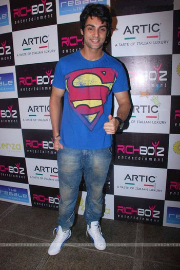 147668-karan-wahi-pic-from-gaurav-parikhs-birthday-bash