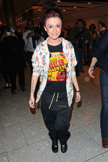 Cher Lloyd Cher Lloyd Heathrow Airport -_wuTBr8zj8l - cher lloyd