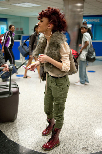 Cher Lloyd Cher Lloyd Shocked Arrives Miami ZIDsmiENDJpl - cher lloyd
