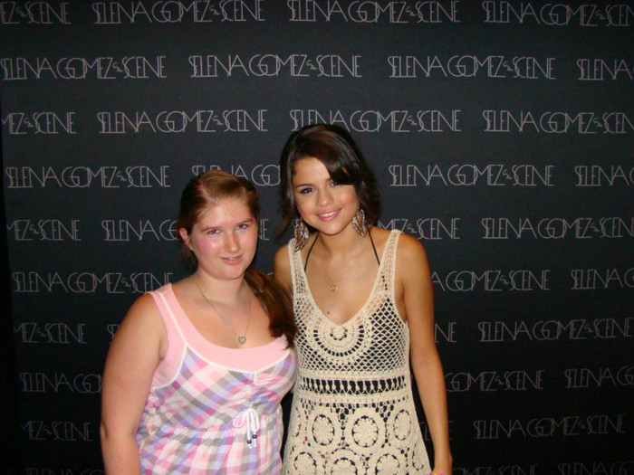 312598_272158279469834_118544344831229_1060337_177771216_n - Selena Gomez 1