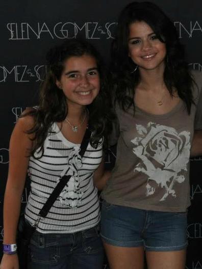 320368_272156709469991_118544344831229_1060335_1065230657_n - Selena Gomez 1