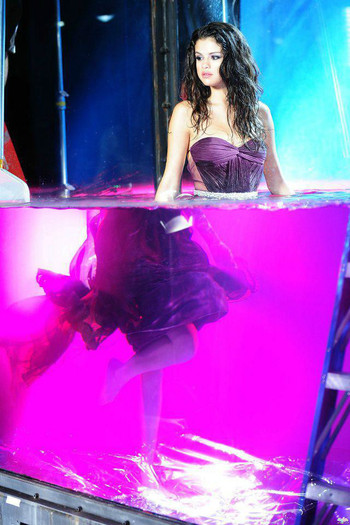 375569_261696237219386_119049044817440_639514_2060212761_n - Selena Gomez 1