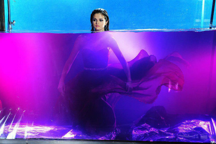 377013_261694220552921_119049044817440_639494_1542932282_n - Selena Gomez 1